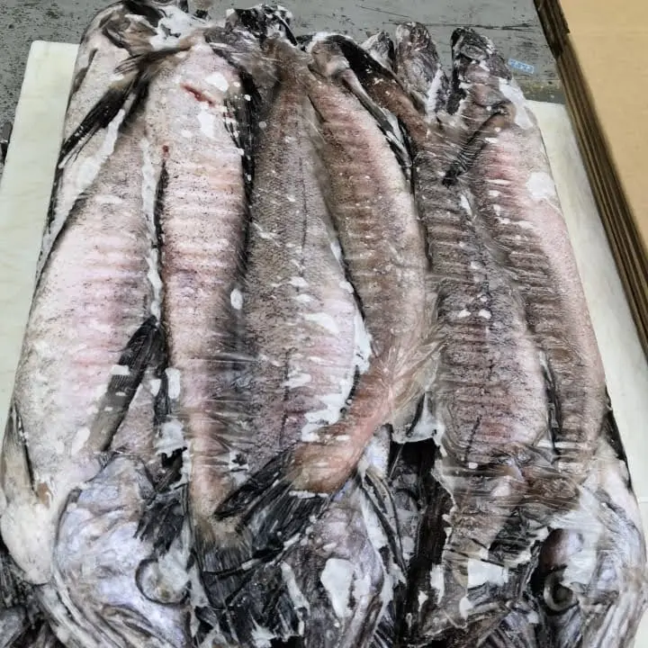 Cá tuyết đông lạnh nguyên con